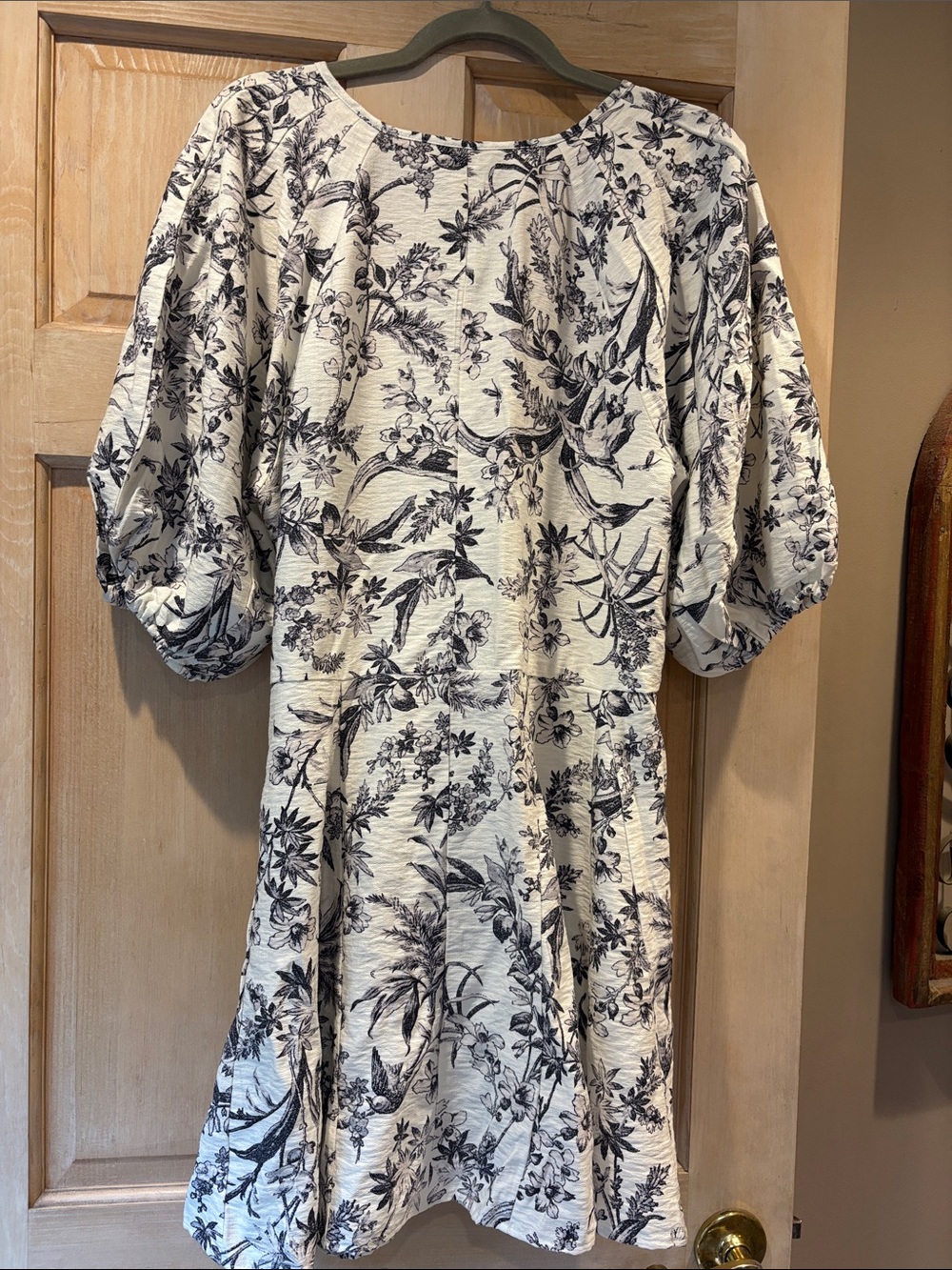 H&M Cream and Black Floral Puff-Sleeve Dress - Picture 5 of 10